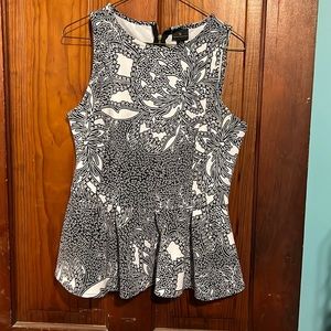 Cute top! Says medium but I wore it when large